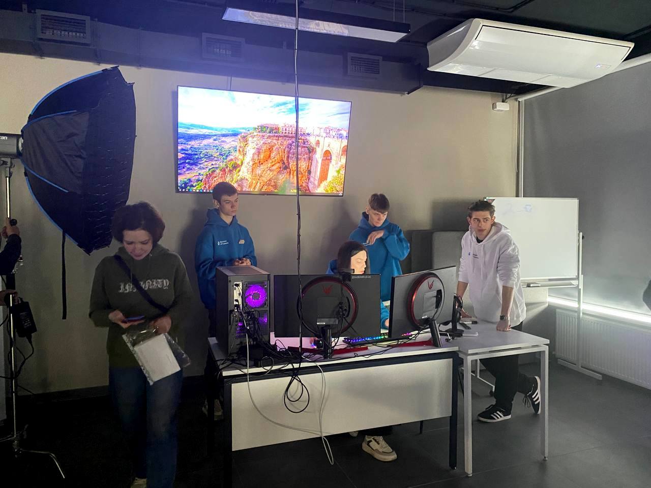 6 media